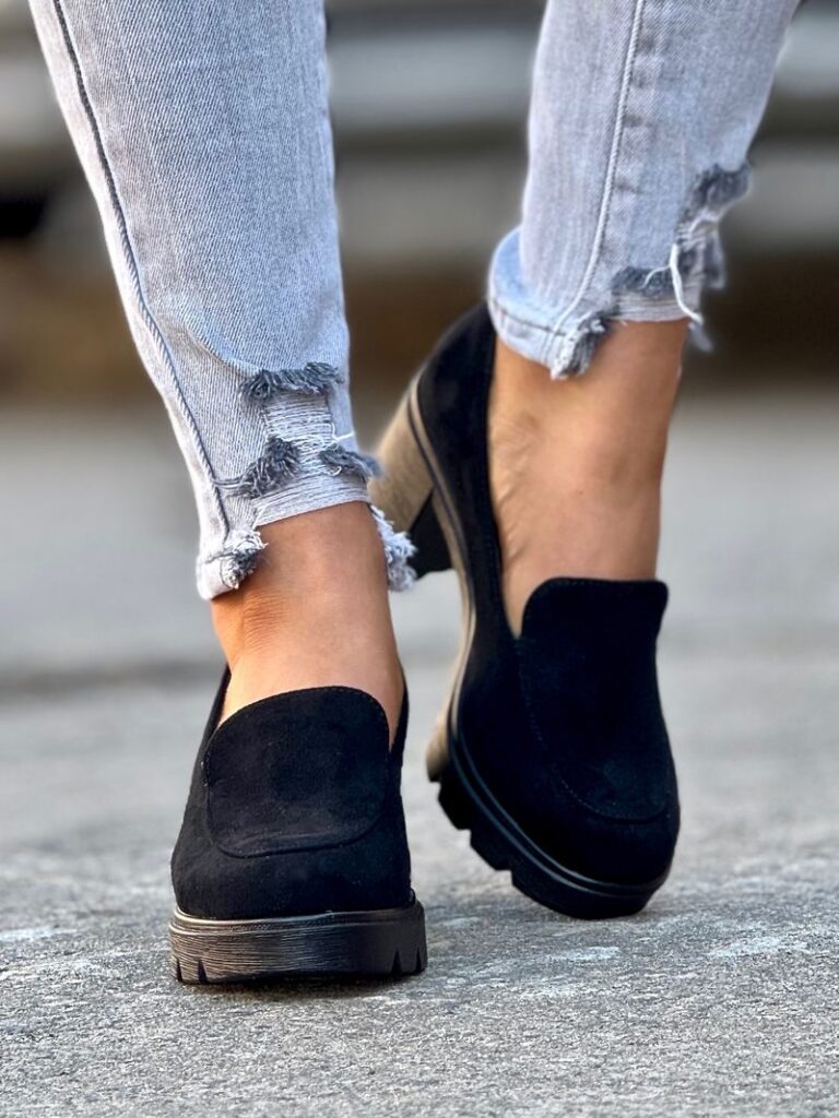 Zgrabne półbuty na obcasie PINA COLADA BLACK - obrazek 8