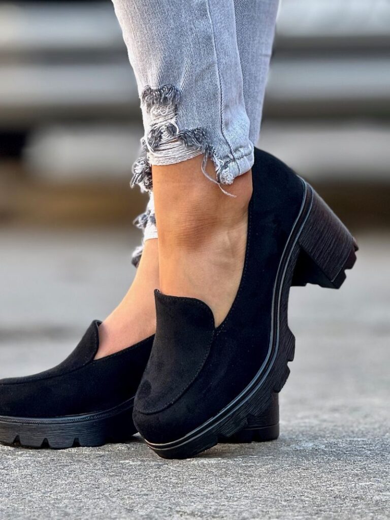 Zgrabne półbuty na obcasie PINA COLADA BLACK - obrazek 2