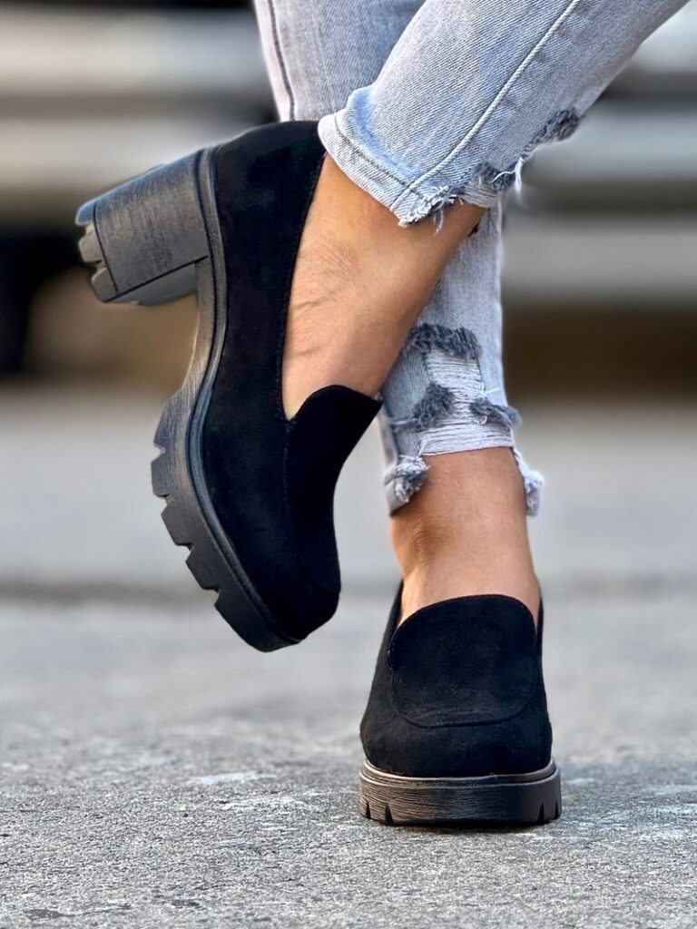 Zgrabne półbuty na obcasie PINA COLADA BLACK - obrazek 7