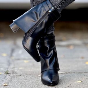 Botki ESSENTIAL BLACK na obcasie z wywiniętą cholewką