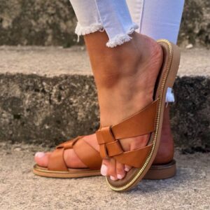 Zjawiskowe klapki zdobione na przodzie KAZADII LUISA CAMEL skóra naturalna