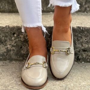 Lakierowane loafersy ANDREA BEŻ skóra naturalna