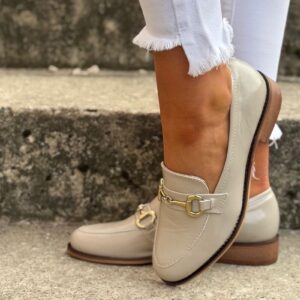 Lakierowane loafersy ANDREA BEŻ skóra naturalna