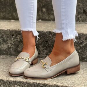 Lakierowane loafersy ANDREA BEŻ skóra naturalna