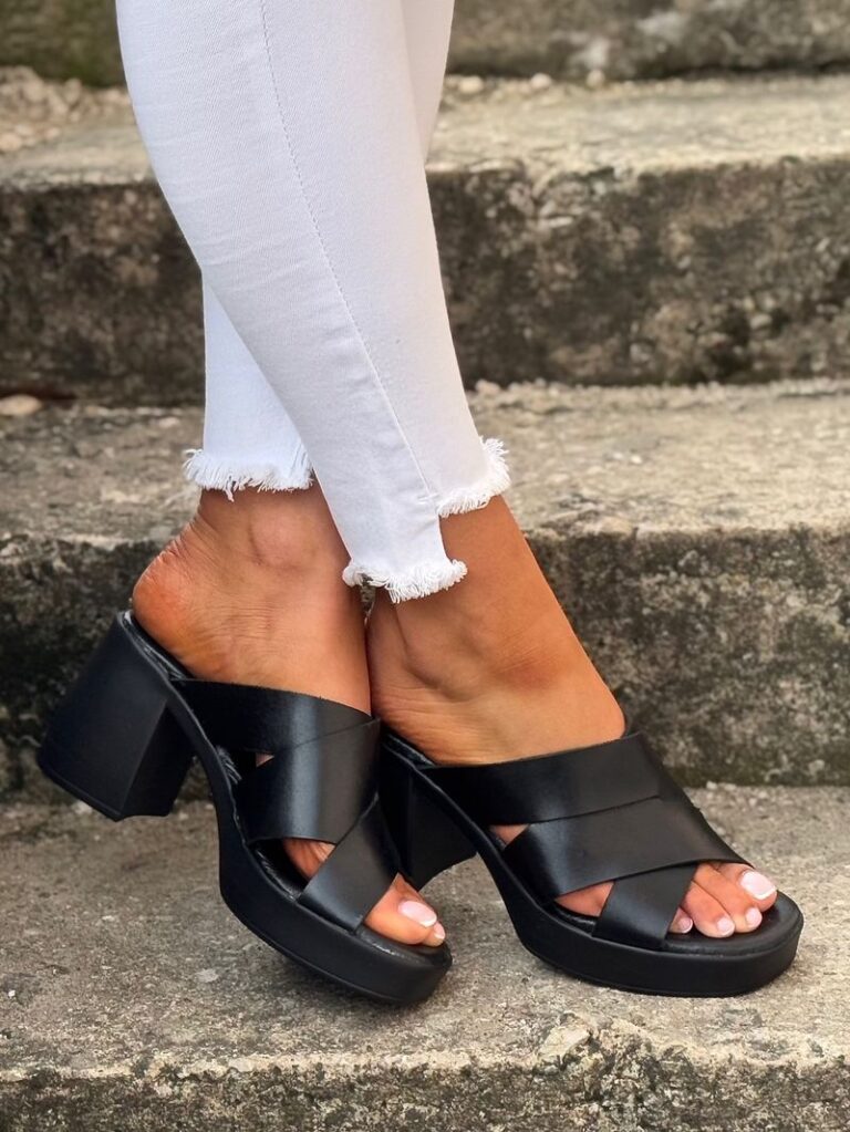Lekkie klapki na obcasie KAZADII TULUM BLACK skóra naturalna - obrazek 3