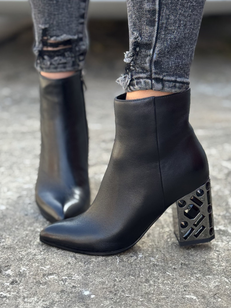 Zgrabne botki LUMINA BLACK na obcasie skóra naturalna