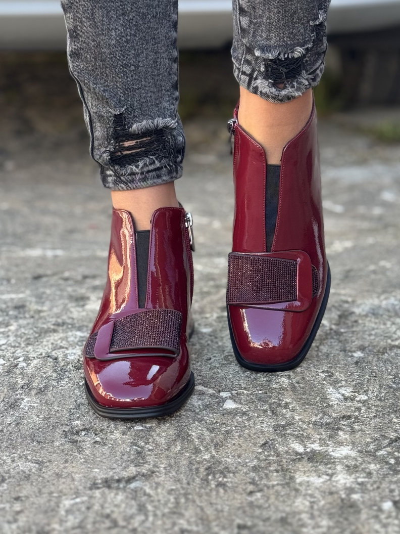 Zgrabne ocieplane botki FIORELLA RED skóra naturalna lakier - obrazek 3