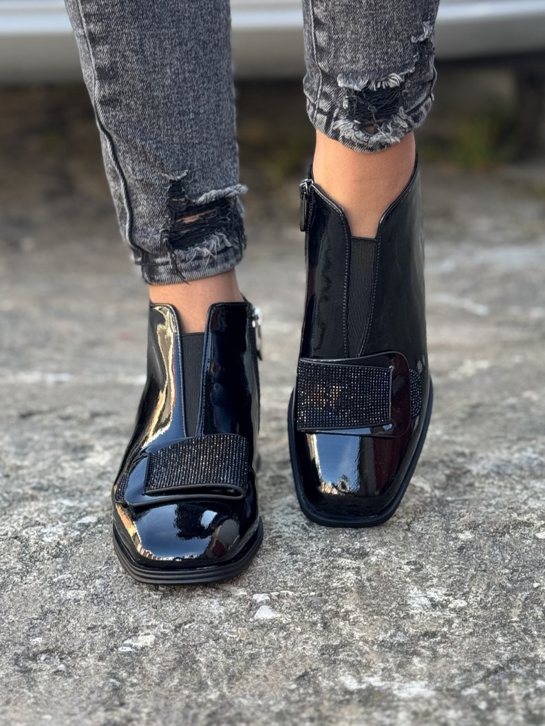 Zgrabne ocieplane botki FIORELLA BLACK skóra naturalna lakier - obrazek 3