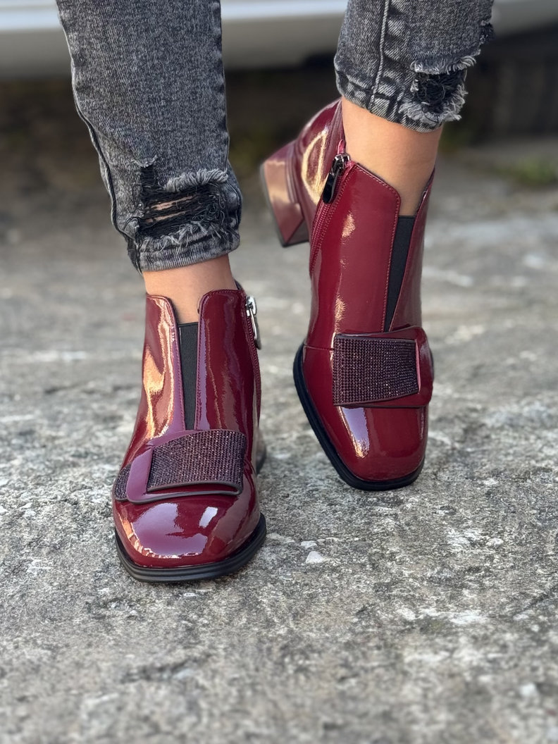 Zgrabne ocieplane botki FIORELLA RED skóra naturalna lakier - obrazek 4