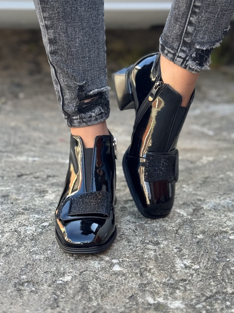 Zgrabne ocieplane botki FIORELLA BLACK skóra naturalna lakier - obrazek 4