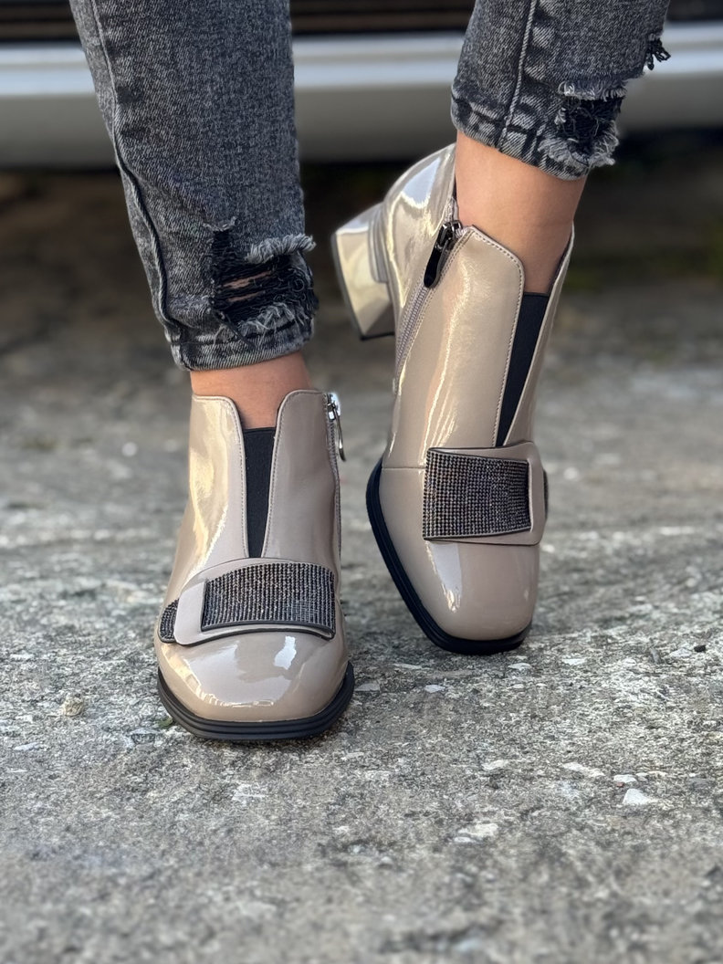 Zgrabne ocieplane botki FIORELLA BEIGE skóra naturalna lakier - obrazek 6