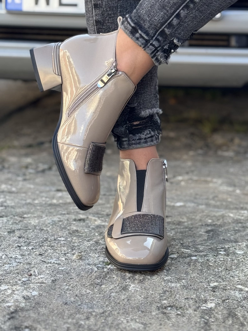 Zgrabne ocieplane botki FIORELLA BEIGE skóra naturalna lakier - obrazek 5