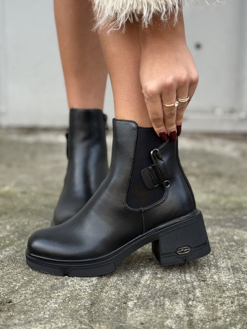 Botki MAVEN BLACK na traperkowej podeszwie - obrazek 4