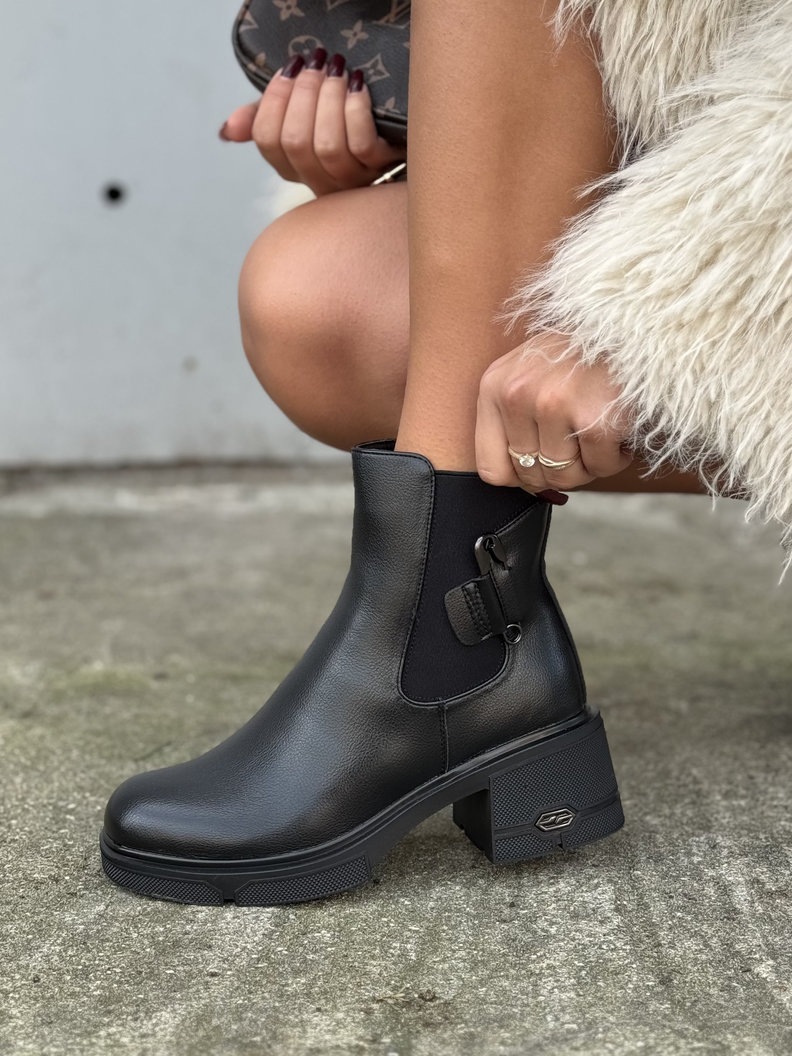 Botki MAVEN BLACK na traperkowej podeszwie - obrazek 3