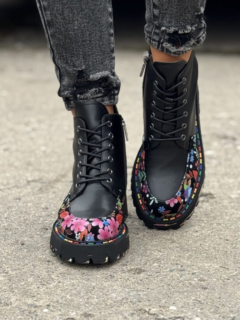 Botki RUST FLOWER BLACK MULTI na traperkowej podeszwie skóra naturalna - obrazek 3