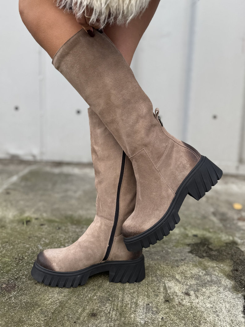 Mega lekkie botki KAZADII GEORGINA TAUPE z cholewką przed kolano skóra naturalna