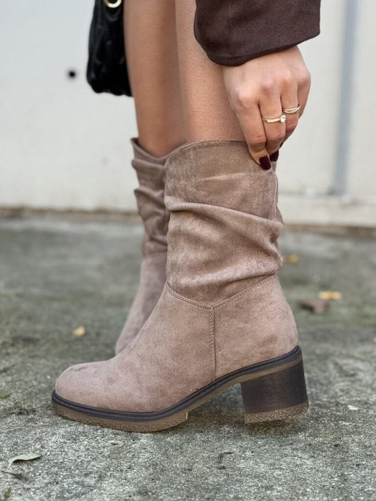 Modne botki ISMENA BEIGE z marszczoną cholewką - obrazek 3