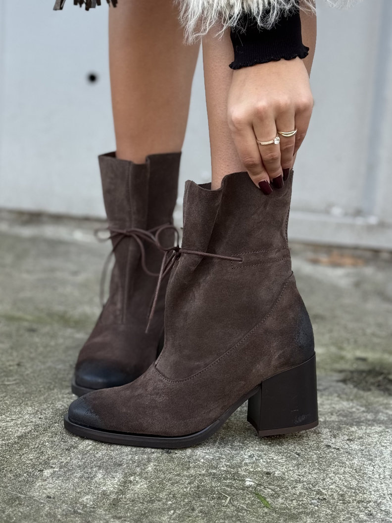 Zgrabne botki KAZADII VIA BELLA CHOCO na obcasie skóra naturalna - obrazek 5