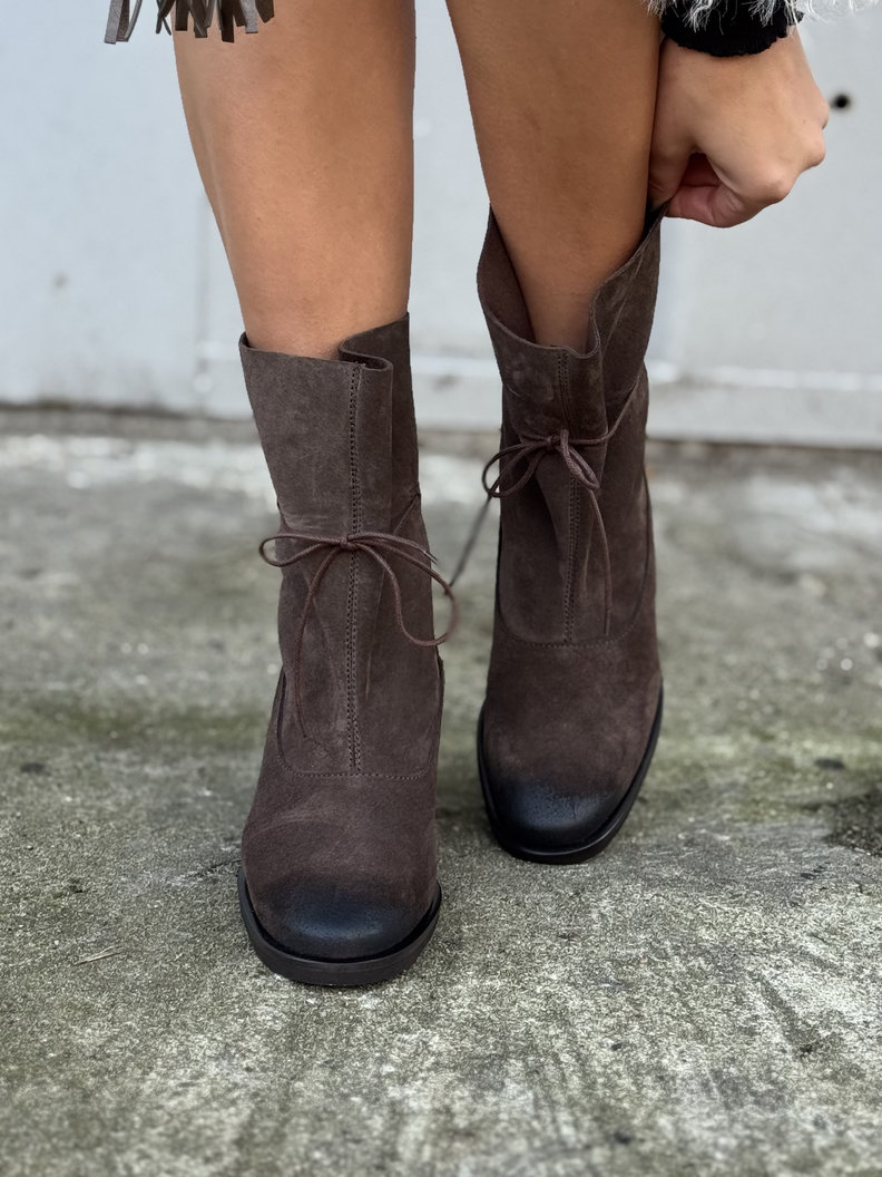 Zgrabne botki KAZADII VIA BELLA CHOCO na obcasie skóra naturalna - obrazek 3