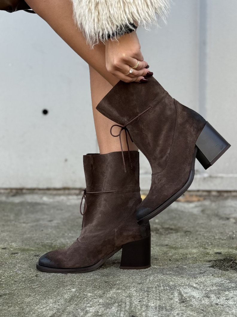 Zgrabne botki KAZADII VIA BELLA CHOCO na obcasie skóra naturalna - obrazek 6