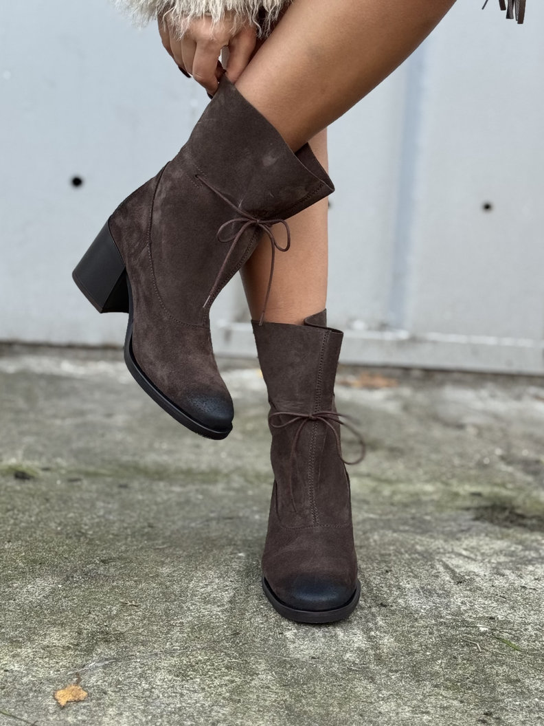 Zgrabne botki KAZADII VIA BELLA CHOCO na obcasie skóra naturalna - obrazek 4