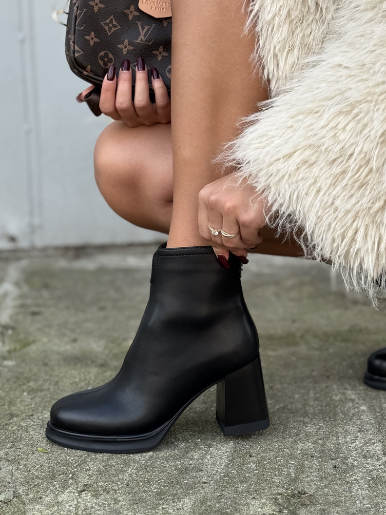 Zgrabne botki NAPOLI BLACK na obcasie skóra naturalna