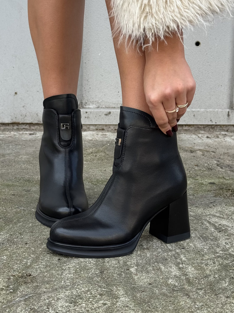 Zgrabne botki NUVE BLACK na obcasie skóra naturalna