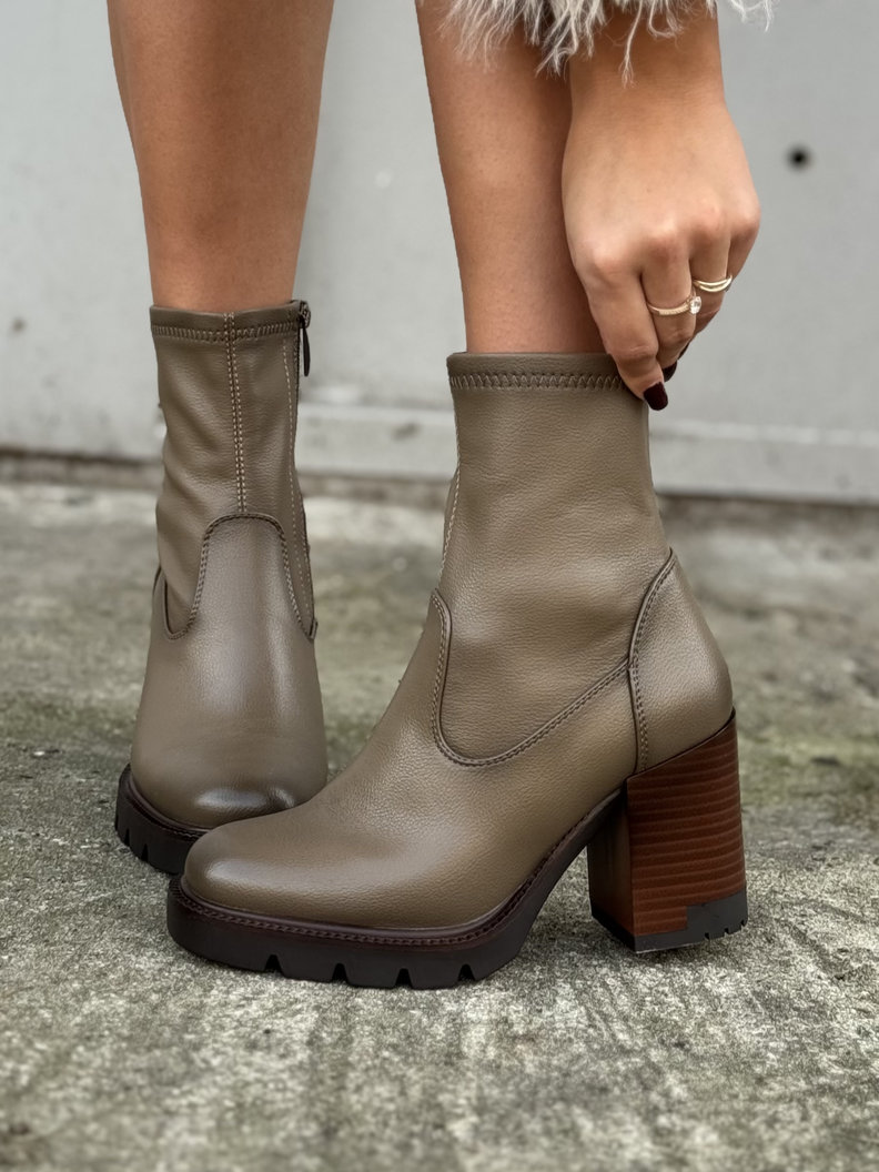 Zgrabne botki RIGA TAUPE na obcasie skóra naturalna