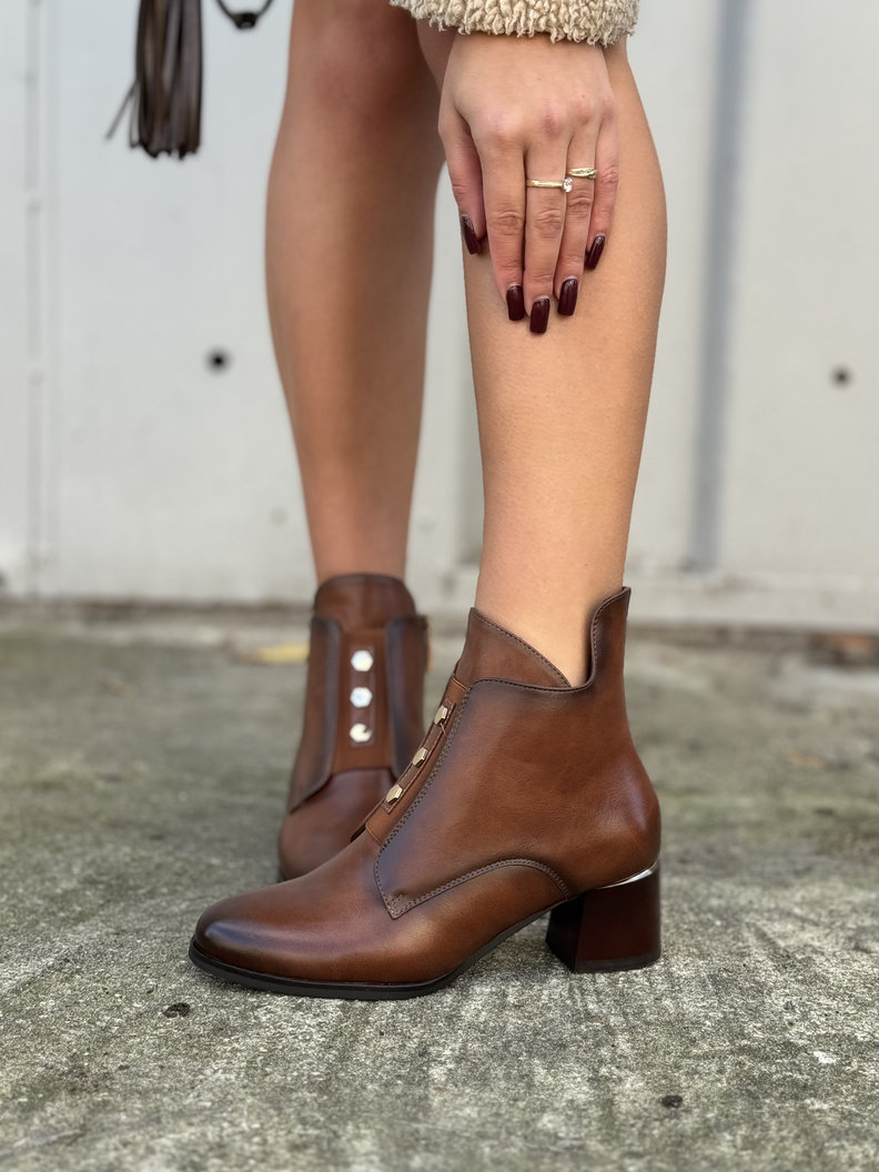 Stylowe botki DENVER BROWN na obcasie