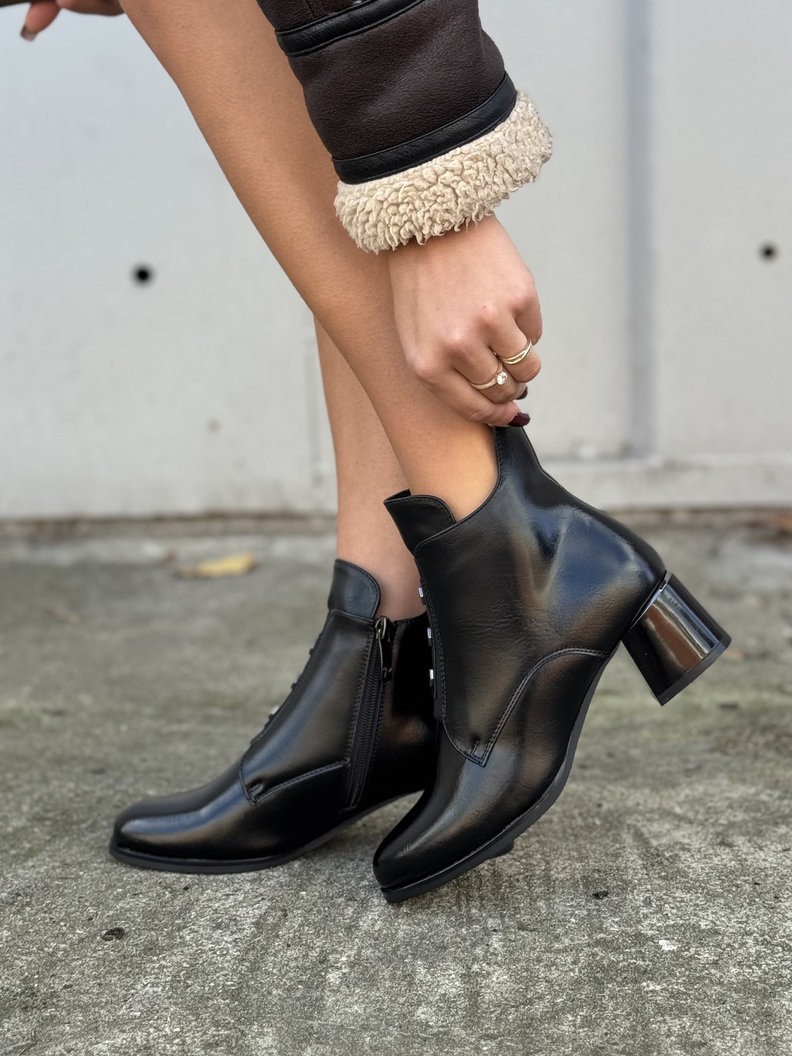Stylowe botki DENVER BLACK na obcasie - obrazek 7