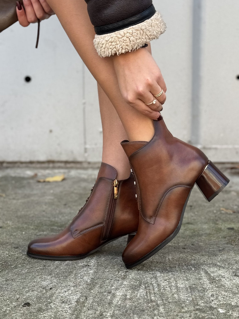 Stylowe botki DENVER BROWN na obcasie - obrazek 7