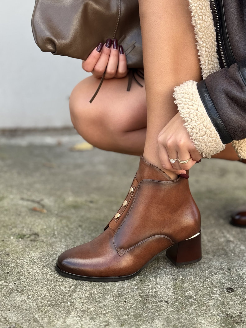 Stylowe botki DENVER BROWN na obcasie - obrazek 3