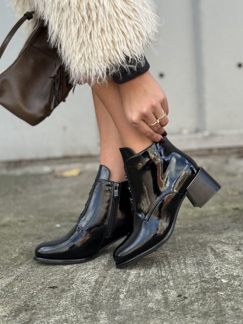 Zgrabne botki ELITE BLACK GLOSS na obcasie - obrazek 6