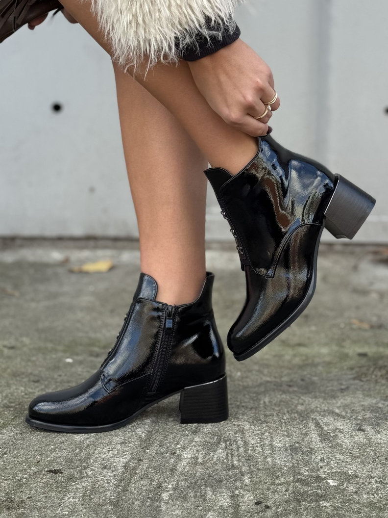 Zgrabne botki ELITE BLACK GLOSS na obcasie - obrazek 7
