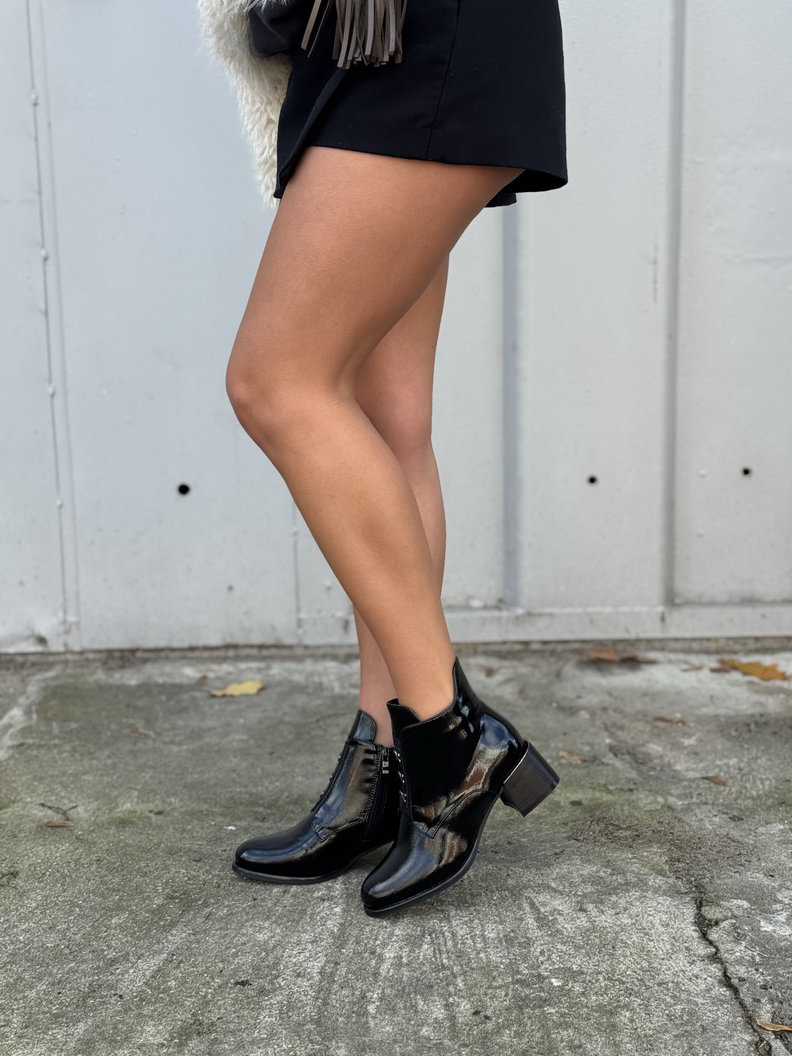 Zgrabne botki ELITE BLACK GLOSS na obcasie - obrazek 8
