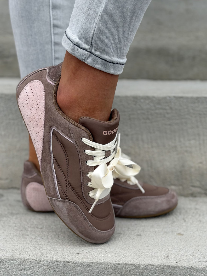 Sportowe buty MIA BROWN z kokardą skóra naturalna