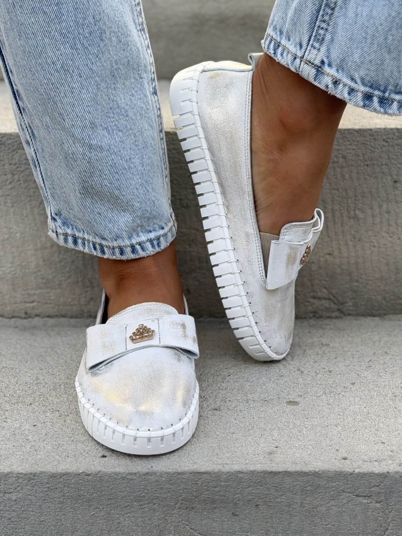 LEKKIE SLIP'ONY KAZADII SOFTIA WHITE GOLD KOKARDA skóra naturalna - obrazek 6