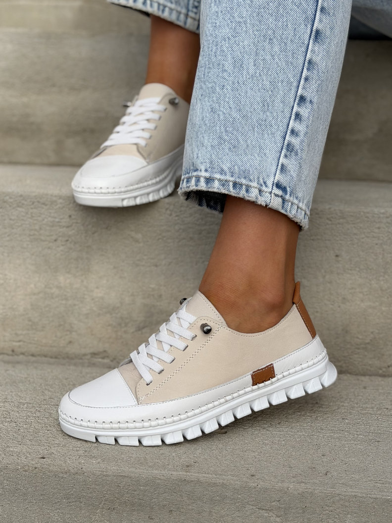 MEGA LEKKIE TRAMPKI POSCH BEIGE skóra naturalna