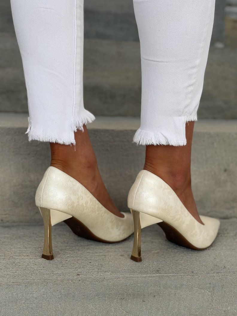 Eleganckie czółenka na szpilce z noskiem w szpic PEARL BEIGE - obrazek 4