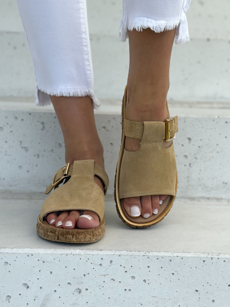 Skórzane klapki damskie KAZADII MADERA z klamrą camel polska produkcja - obrazek 3