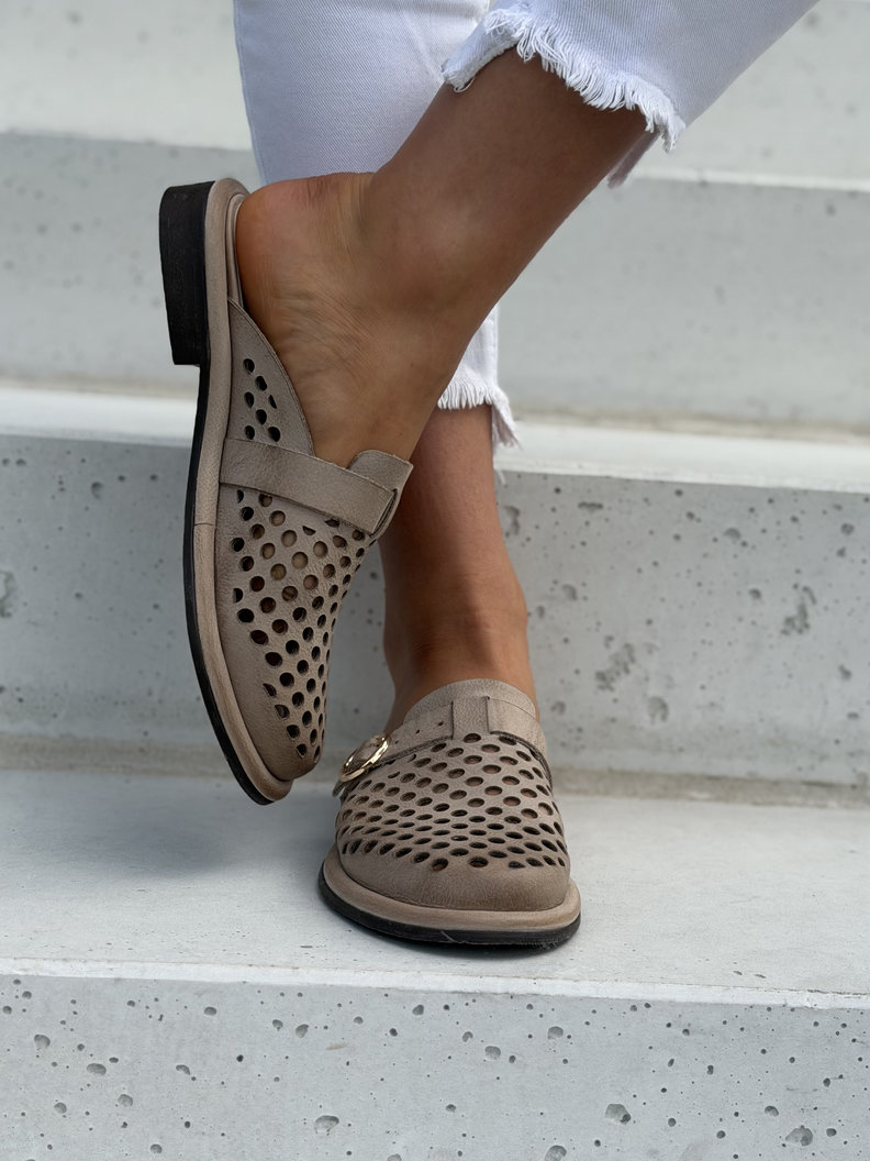 Skórzane ażurowe klapki barefoot KAZADII VELOURA beige polska produkcja - obrazek 6