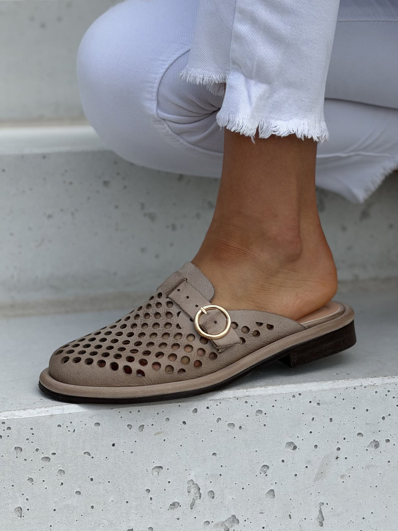 Skórzane ażurowe klapki barefoot KAZADII VELOURA beige polska produkcja - obrazek 7