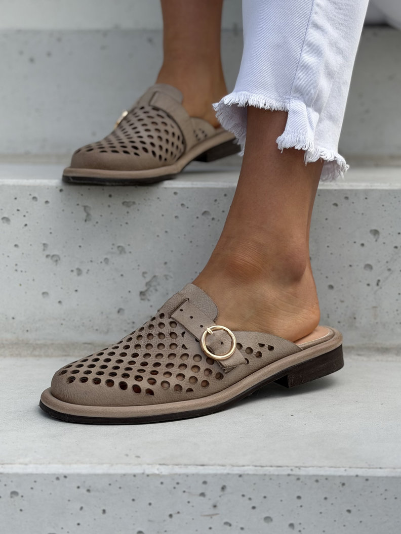 Skórzane ażurowe klapki barefoot KAZADII VELOURA beige polska produkcja - obrazek 4
