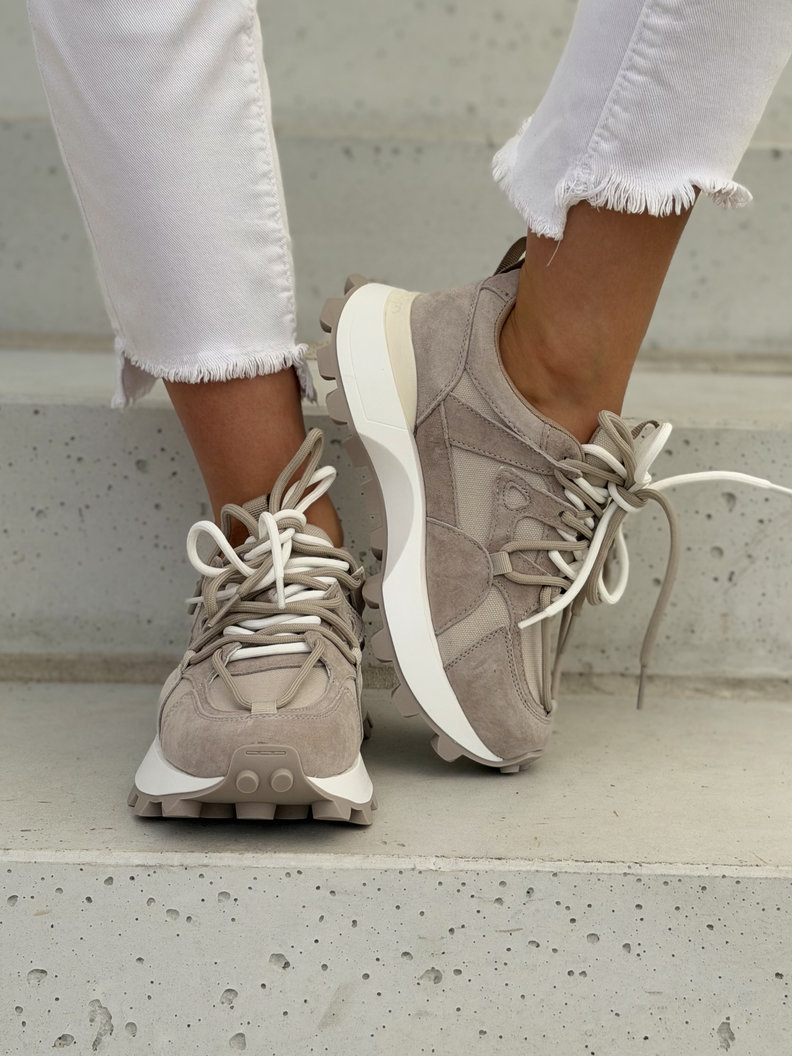 Skórzane lekkie sneakersy na wyższej podeszwie TREKKA BEIGE - obrazek 3