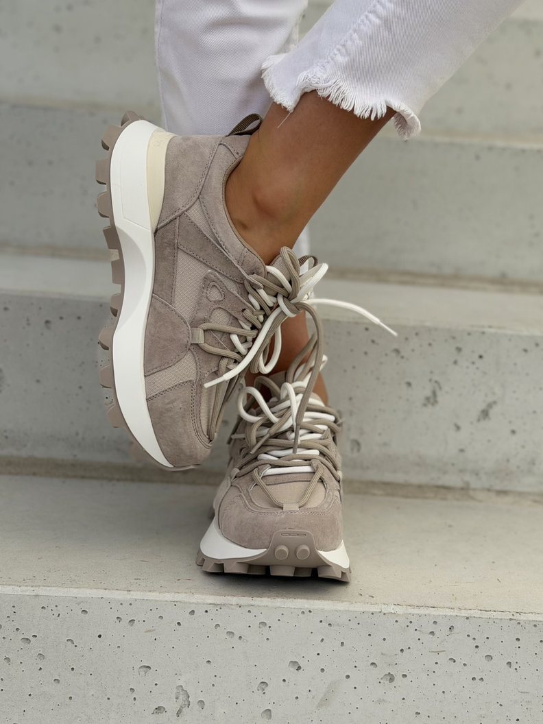 Skórzane lekkie sneakersy na wyższej podeszwie TREKKA BEIGE - obrazek 4