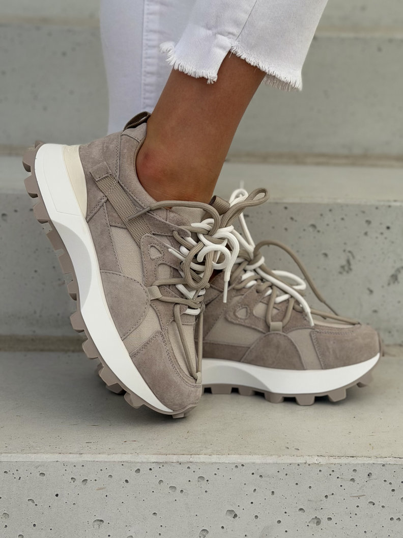 Skórzane lekkie sneakersy na wyższej podeszwie TREKKA BEIGE - obrazek 5