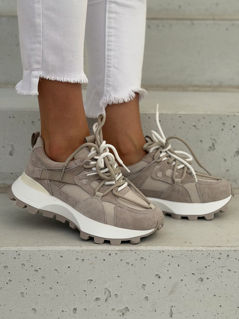 Skórzane lekkie sneakersy na wyższej podeszwie TREKKA BEIGE - obrazek 6