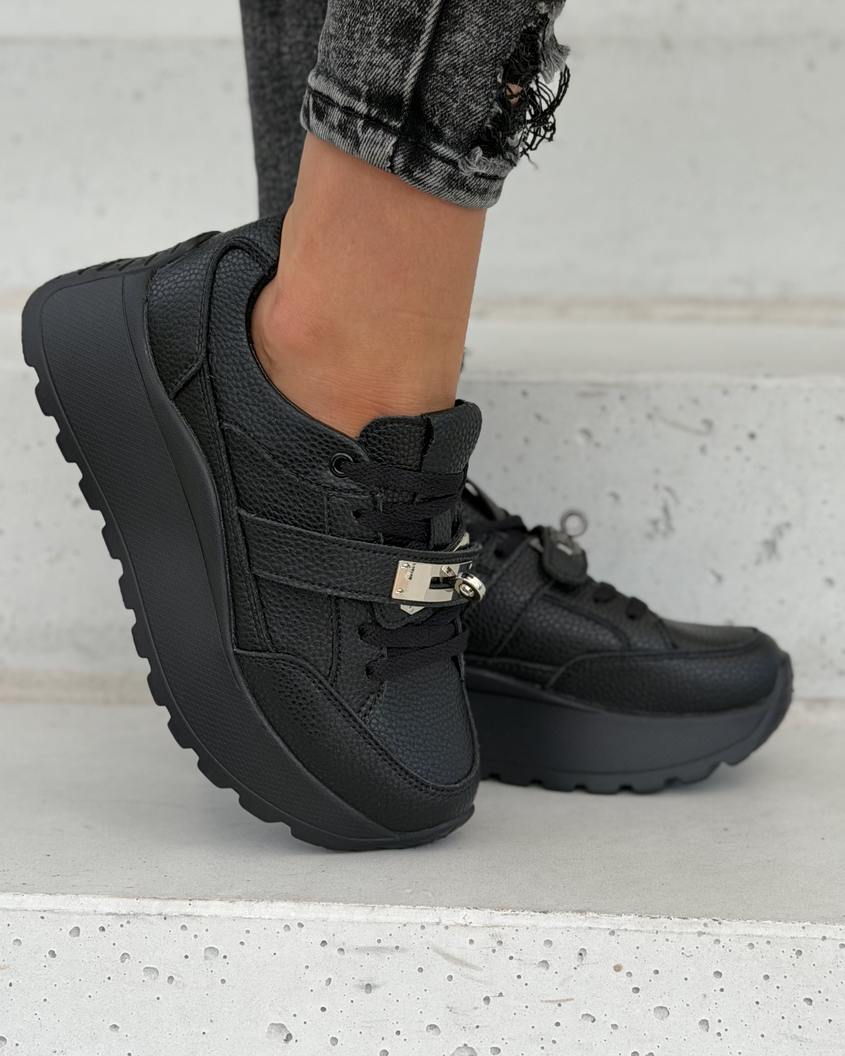 Sneakersy damskie Monéa czarne z ozdobną klamrą skóra naturalna