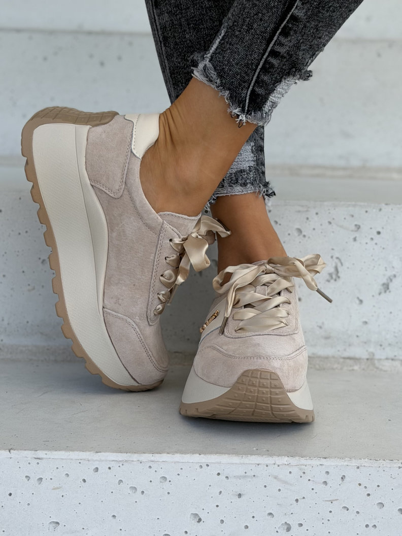 Skórzane trampki ELVENA BEIGE SUEDE na lekkiej platformie - obrazek 3