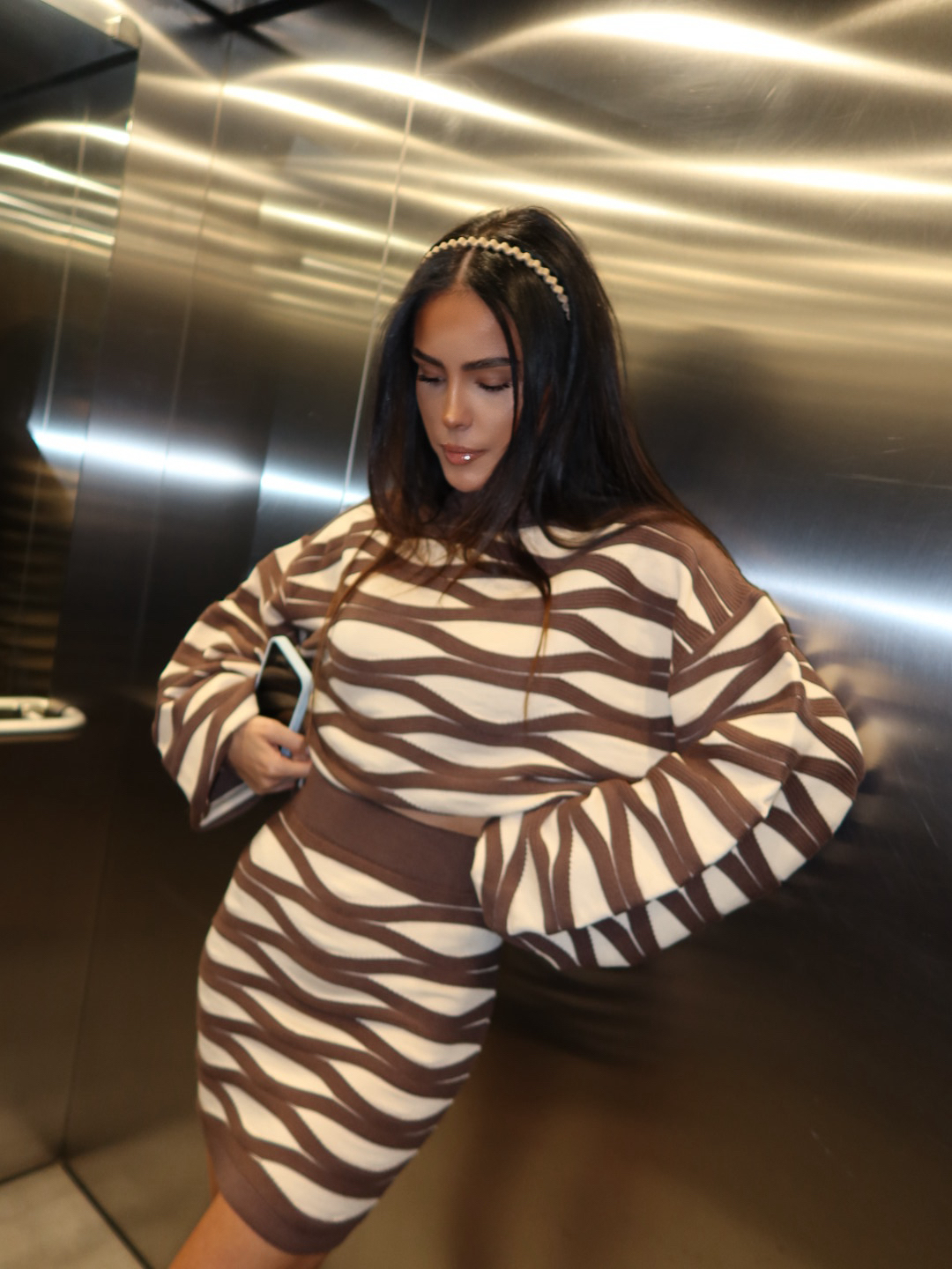 Sweter WAVY czekolada LA MANUEL polska produkcja - obrazek 3